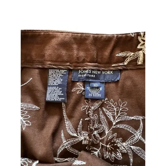 Jones of New York Signature Brown with White Floral Embroidery Pedal Pusher - Picture 2 of 5